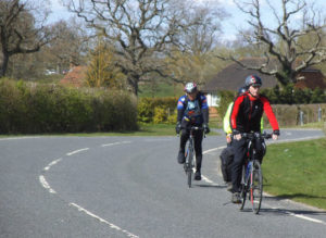 UK government considers minimum distance between autos and cyclists to prevent dangerous driving